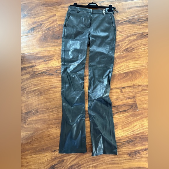 Versace - Picture 3 of 5